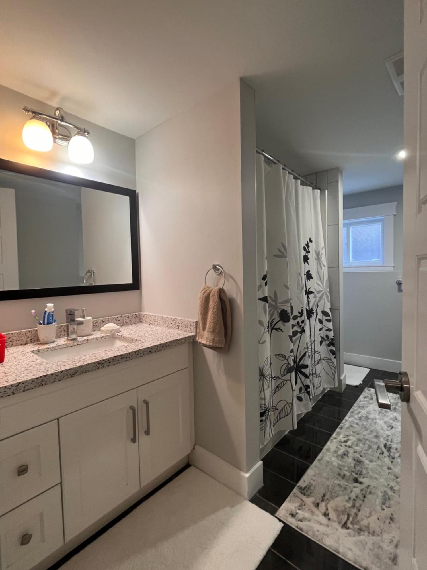2 Bedroom Suite With Full Kitchen 雷夫尔斯托克 外观 照片