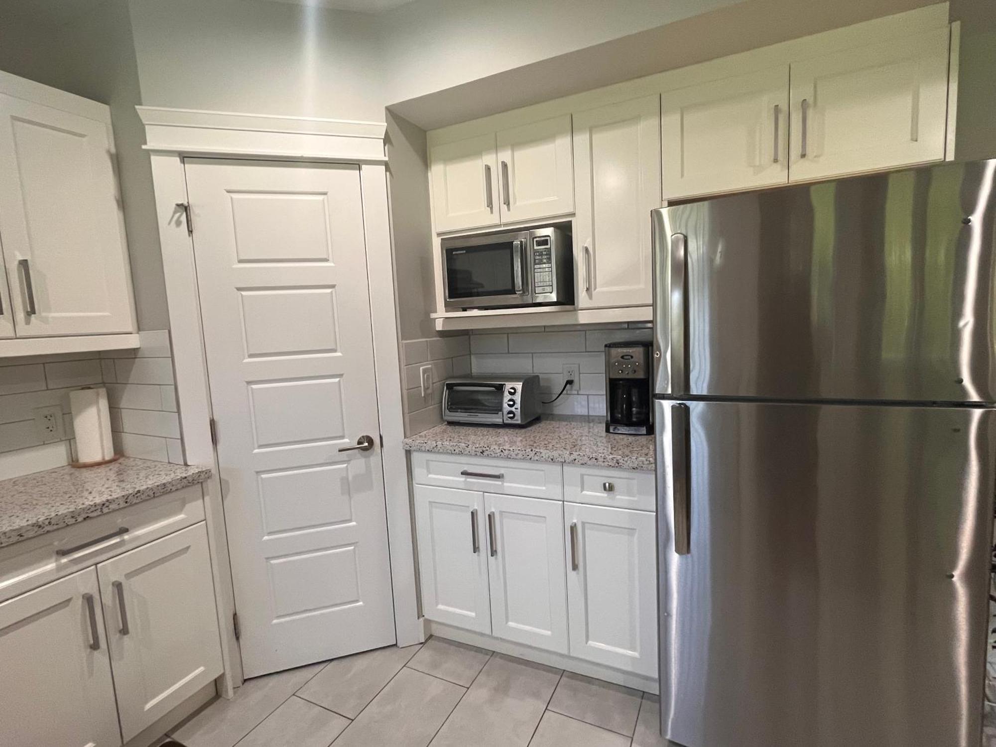 2 Bedroom Suite With Full Kitchen 雷夫尔斯托克 外观 照片
