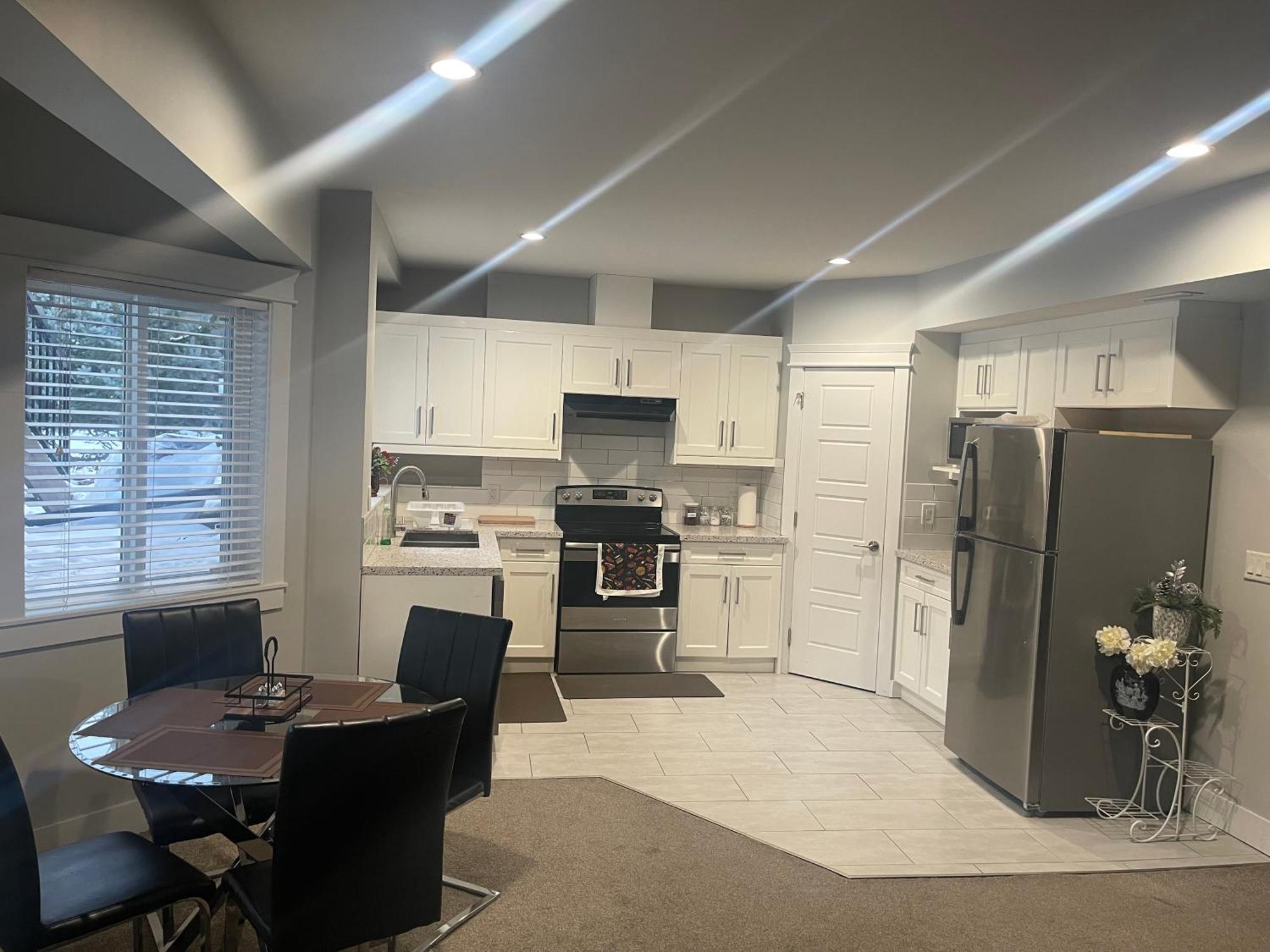 2 Bedroom Suite With Full Kitchen 雷夫尔斯托克 外观 照片
